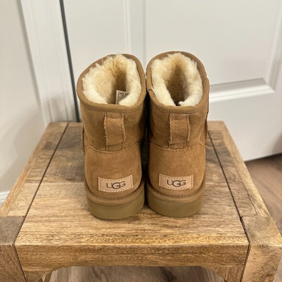 UGG Classic Mini II Genuine Shearling Lined Boot in Chestnut Suede Size US 9 - Picture 6 of 12